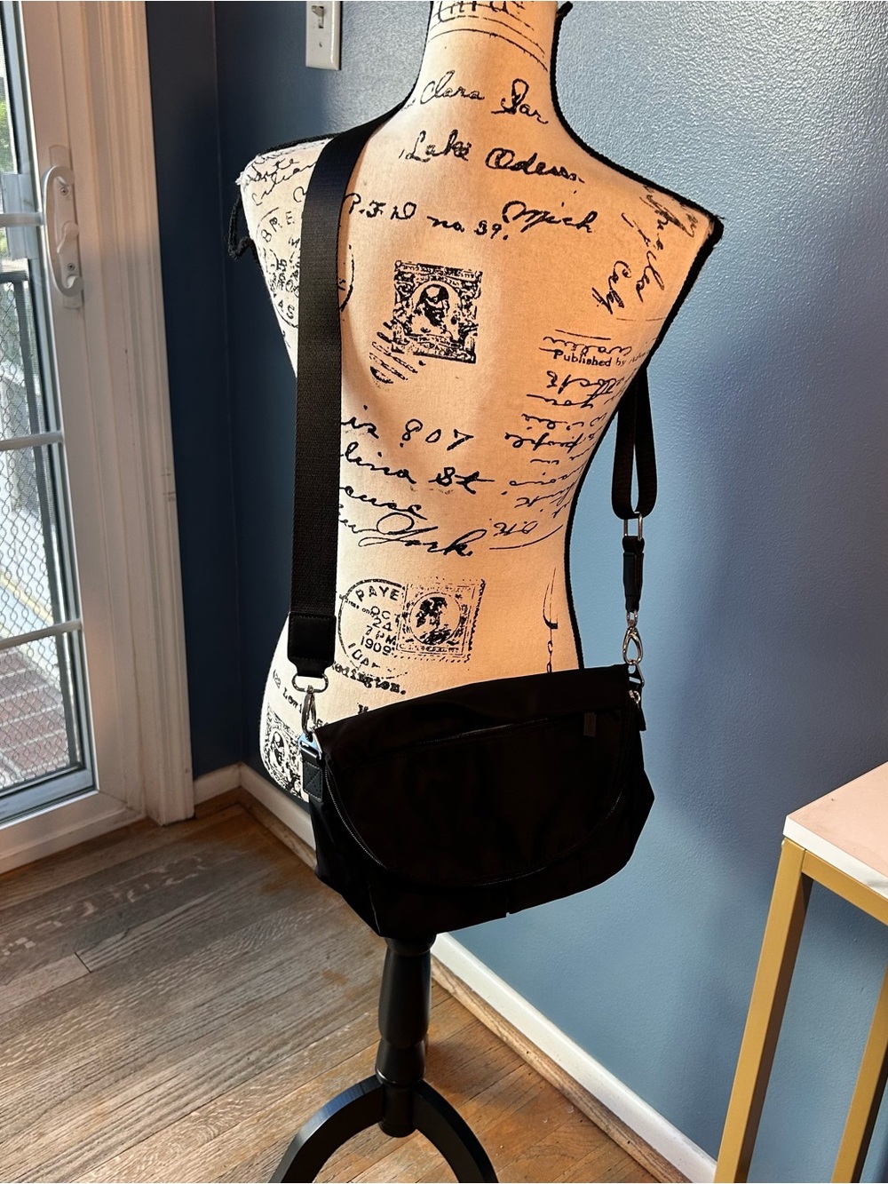 ⭐️ 5 for $25 ⭐️  HKWP crossbody bag